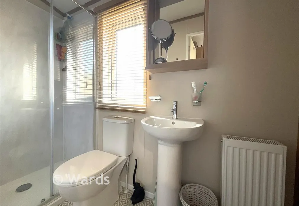 En-Suite - Plaxdale Green Road, Stansted, Kent - Wards of Kent
