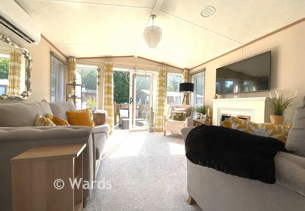 Lounge - Plaxdale Green Road, Stansted, Kent - Wards of Kent