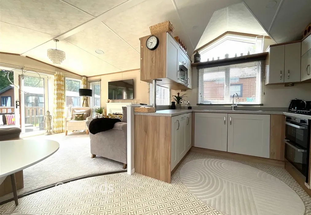 Lounge/Kitchen - Plaxdale Green Road, Stansted, Kent - Wards of Kent