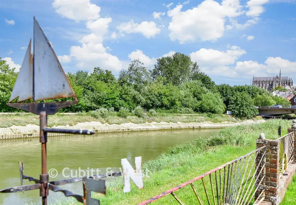 External Lifestyle Photograph - Daltons Place, Arundel, West Sussex - Wards of Kent