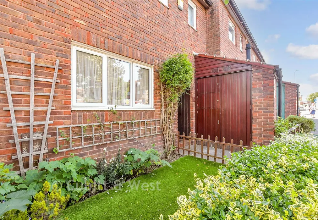 Front Garden - Lewis Road, Sutton, Surrey - Wards of Kent