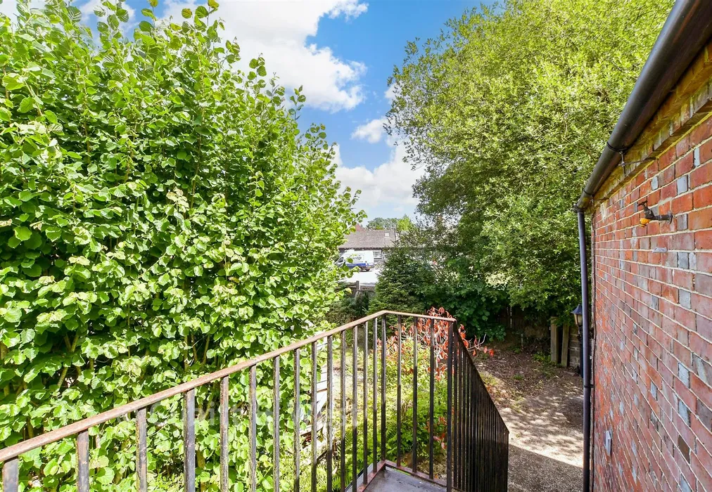 Balcony / Terrace - Petworth Road, Kirdford, Billingshurst, West Sussex - Wards of Kent