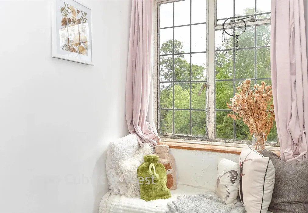 Internal Lifestyle Photograph - Edenbridge Road, Hartfield, East Sussex - Wards of Kent
