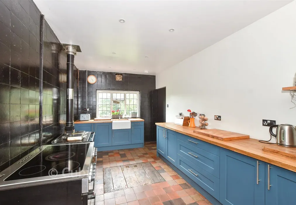 Kitchen - Edenbridge Road, Hartfield, East Sussex - Wards of Kent