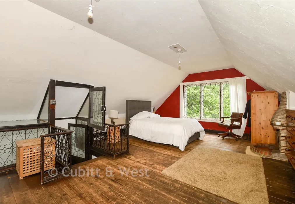 Bedroom 1 - Edenbridge Road, Hartfield, East Sussex - Wards of Kent