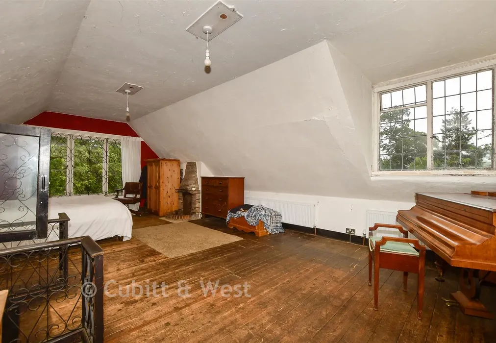 Bedroom 1 - Edenbridge Road, Hartfield, East Sussex - Wards of Kent