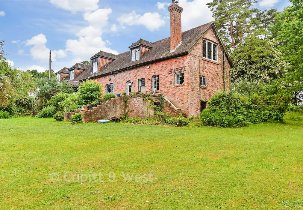 Rear Garden - Edenbridge Road, Hartfield, East Sussex - Wards of Kent