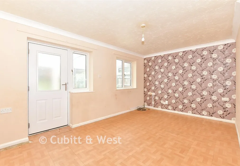 Lounge - Westfield Avenue, Hayling Island, Hampshire - Wards of Kent