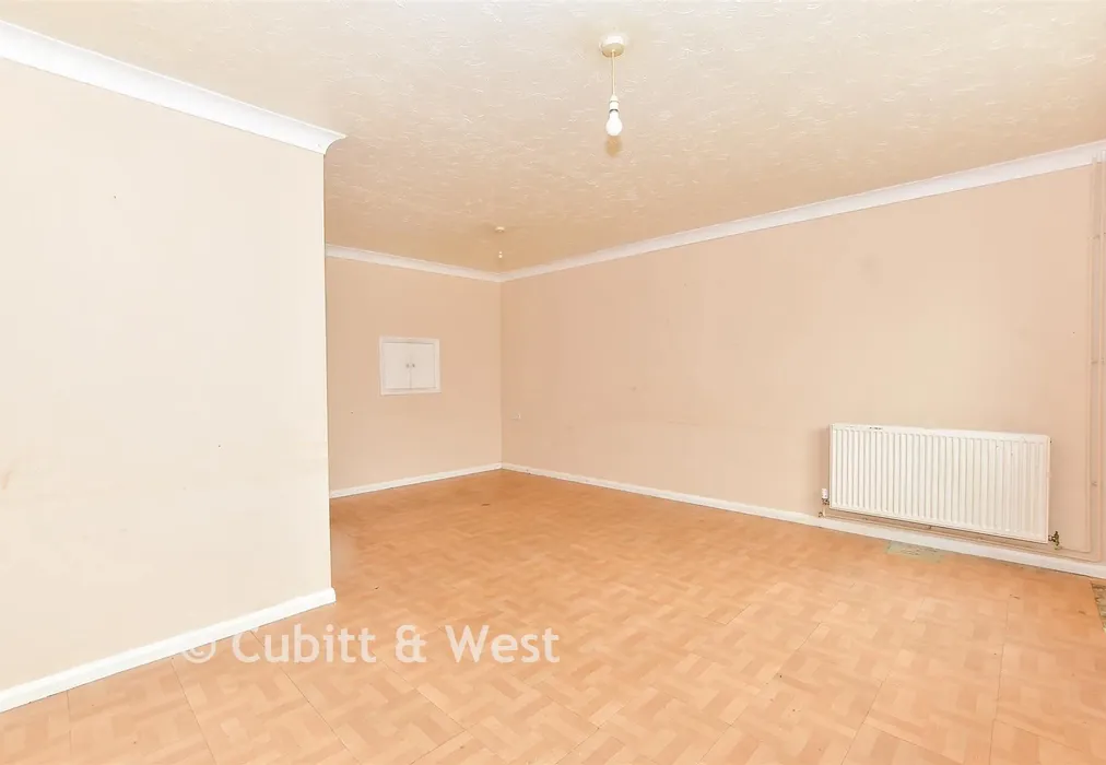 Lounge - Westfield Avenue, Hayling Island, Hampshire - Wards of Kent