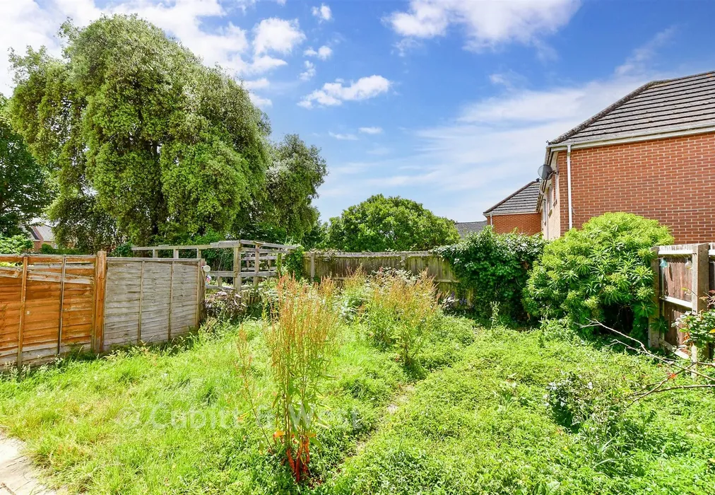 Rear Garden - Westfield Avenue, Hayling Island, Hampshire - Wards of Kent