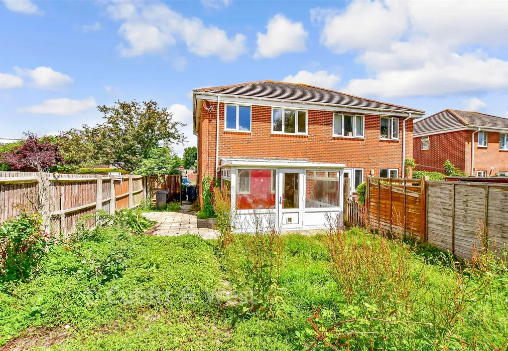 Rear Garden - Westfield Avenue, Hayling Island, Hampshire - Wards of Kent