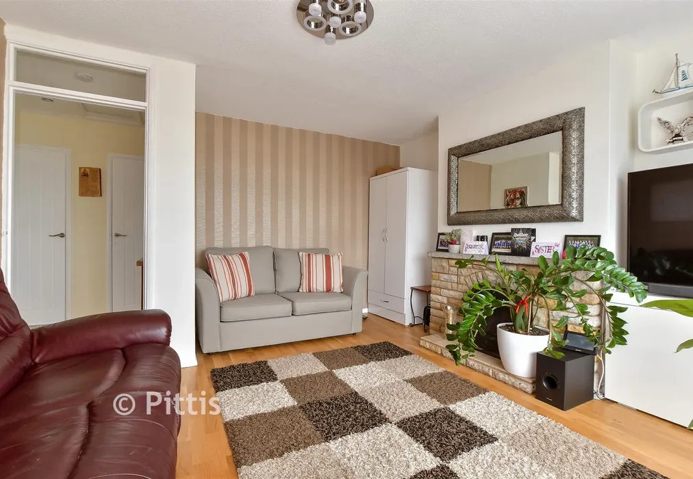Lounge - Venner Avenue, Cowes, Isle of Wight - Wards of Kent