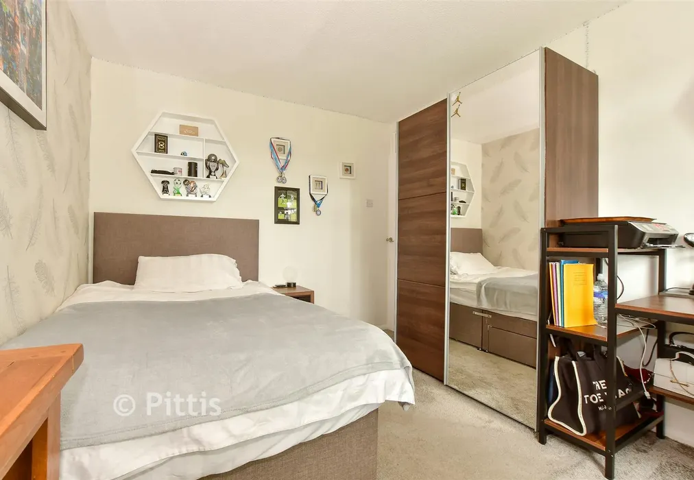 Bedroom 2 - Venner Avenue, Cowes, Isle of Wight - Wards of Kent