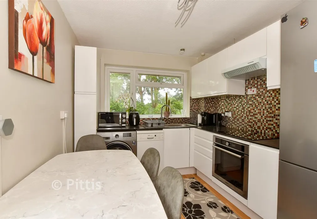 Kitchen - Venner Avenue, Cowes, Isle of Wight - Wards of Kent