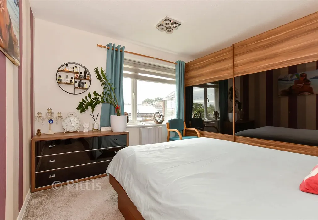 Bedroom 1 - Venner Avenue, Cowes, Isle of Wight - Wards of Kent