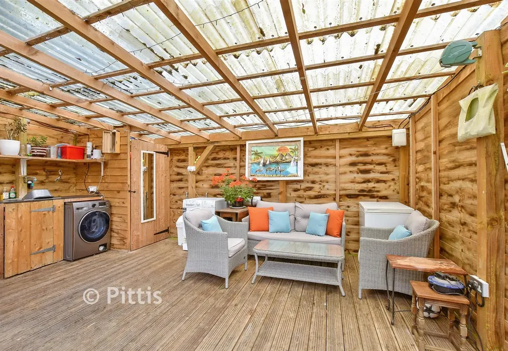 Workshop/Outbuildings - Venner Avenue, Cowes, Isle of Wight - Wards of Kent