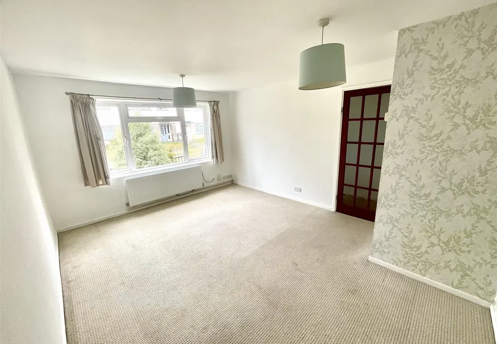 Front Room * - Wye Road, Tonbridge, Kent - Wards of Kent