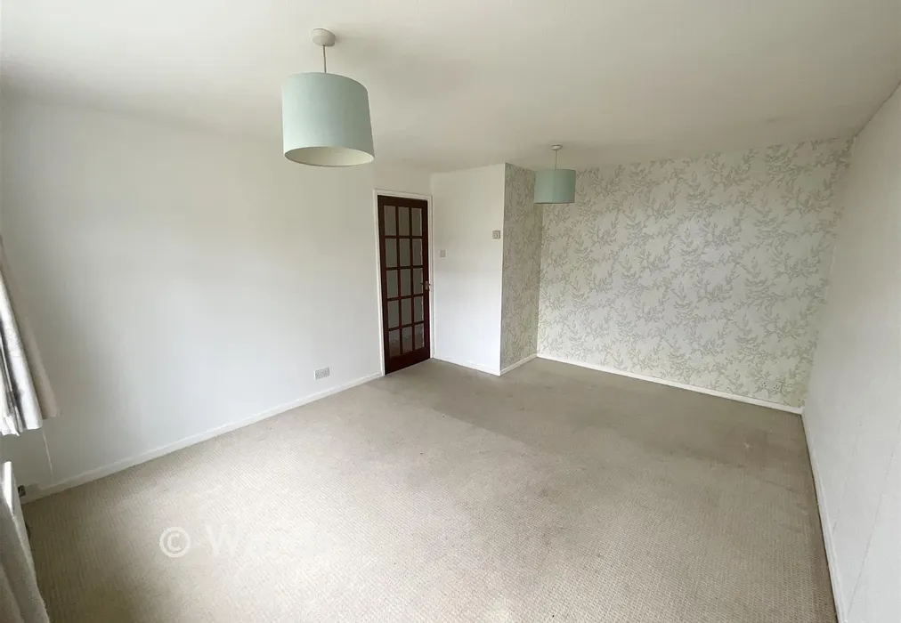 Front Room * - Wye Road, Tonbridge, Kent - Wards of Kent