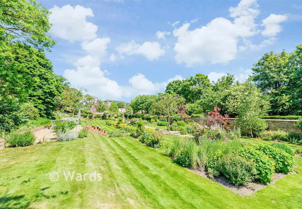 Communal Gardens - High Street, Farningham, Dartford, Kent - Wards of Kent
