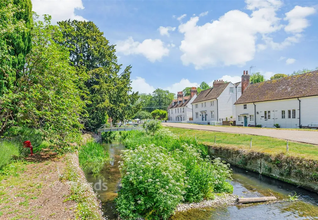 Communal Gardens - High Street, Farningham, Dartford, Kent - Wards of Kent