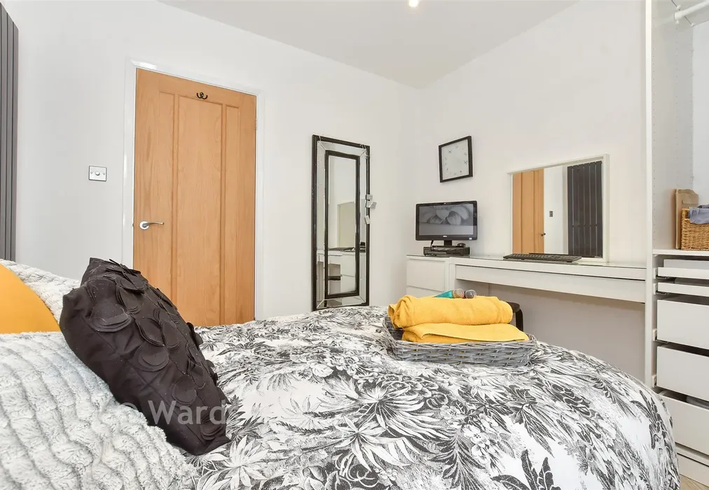 Internal Lifestyle Photograph Bed 3 - Richmond Road, Whitstable, Kent - Wards of Kent