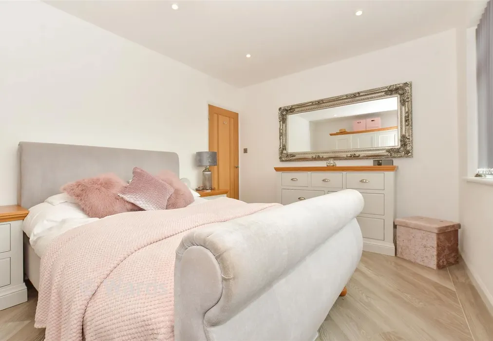Bedroom 1 - Richmond Road, Whitstable, Kent - Wards of Kent