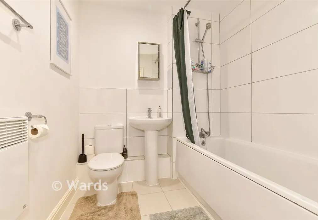 Bathroom - Great Stour Mews, Canterbury, Kent - Wards of Kent