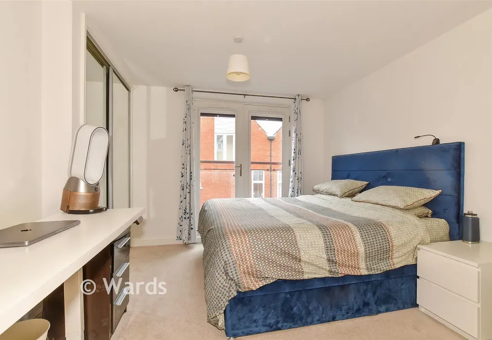 Bedroom 1 - Great Stour Mews, Canterbury, Kent - Wards of Kent