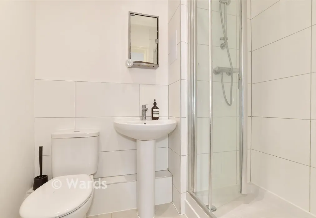 En-Suite - Great Stour Mews, Canterbury, Kent - Wards of Kent