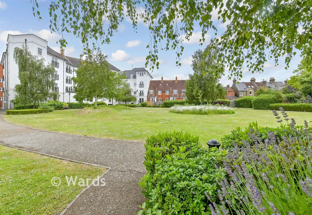Communal Gardens - Great Stour Mews, Canterbury, Kent - Wards of Kent