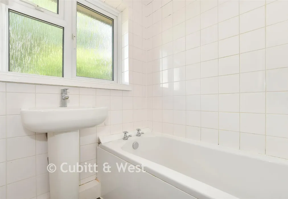 Bathroom - Blackwell Farm Road, East Grinstead, West Sussex - Wards of Kent