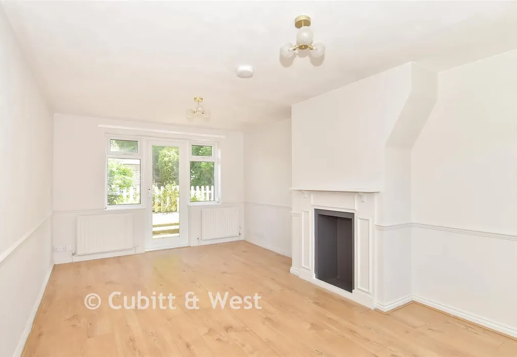 Lounge - Blackwell Farm Road, East Grinstead, West Sussex - Wards of Kent
