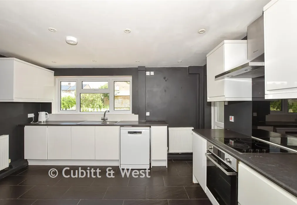 Kitchen - Blackwell Farm Road, East Grinstead, West Sussex - Wards of Kent