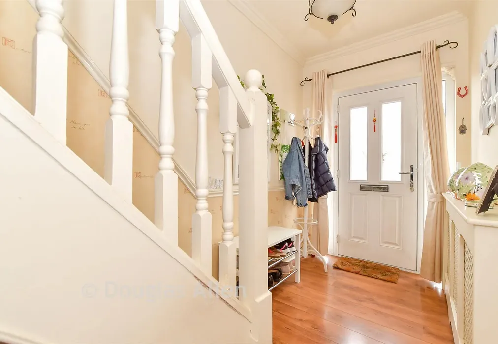 Hallway - Globe Road, Hornchurch, Essex - Wards of Kent