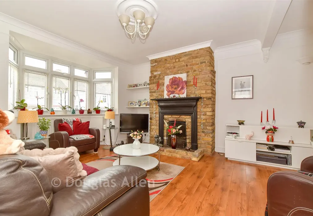 Lounge - Globe Road, Hornchurch, Essex - Wards of Kent