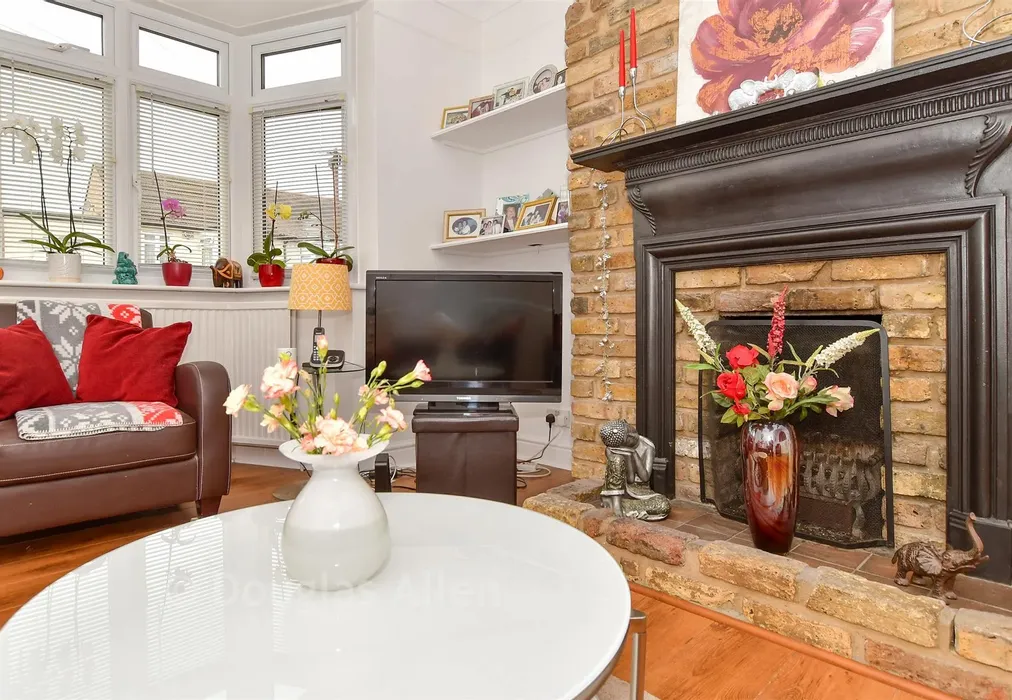 Internal Lifestyle Photograph - Globe Road, Hornchurch, Essex - Wards of Kent