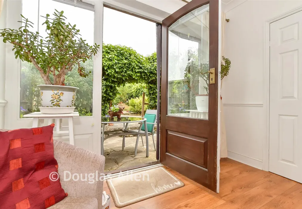 Internal Lifestyle Photograph - Globe Road, Hornchurch, Essex - Wards of Kent