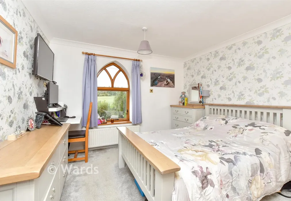 Bedroom 1 - London Road, Faversham, Kent - Wards of Kent
