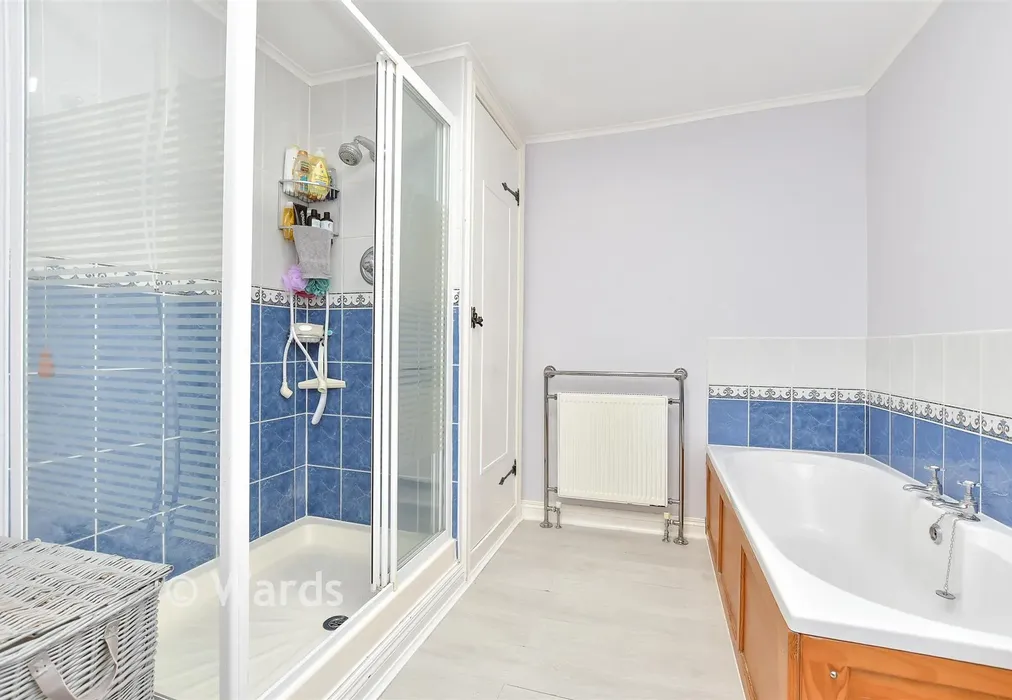 Bathroom - London Road, Faversham, Kent - Wards of Kent
