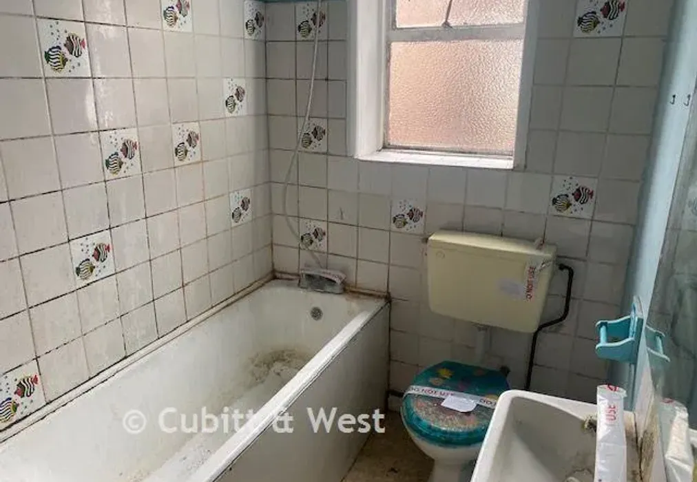 Bathroom - Velder Avenue, Southsea, Hampshire - Wards of Kent
