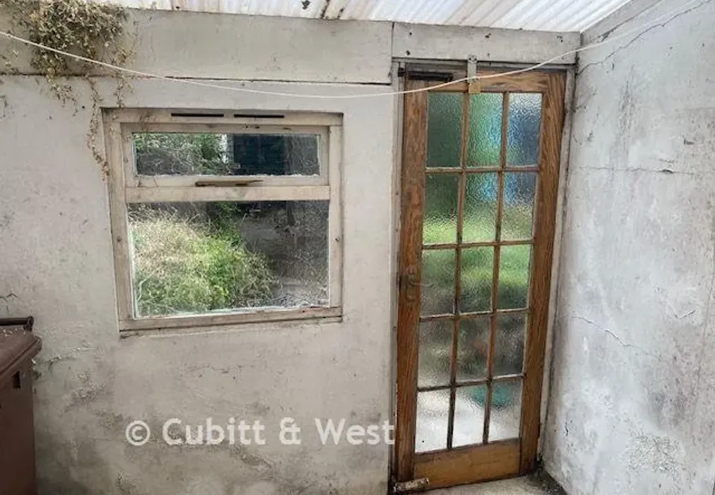 Lean To - Velder Avenue, Southsea, Hampshire - Wards of Kent