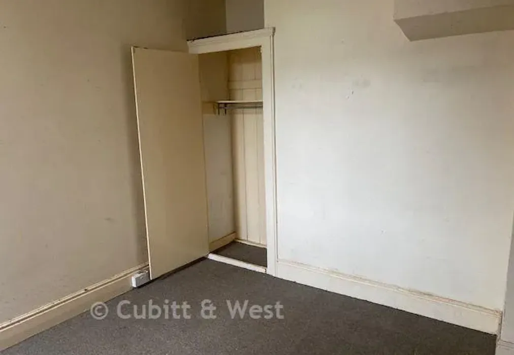 Bedroom 2 - Velder Avenue, Southsea, Hampshire - Wards of Kent