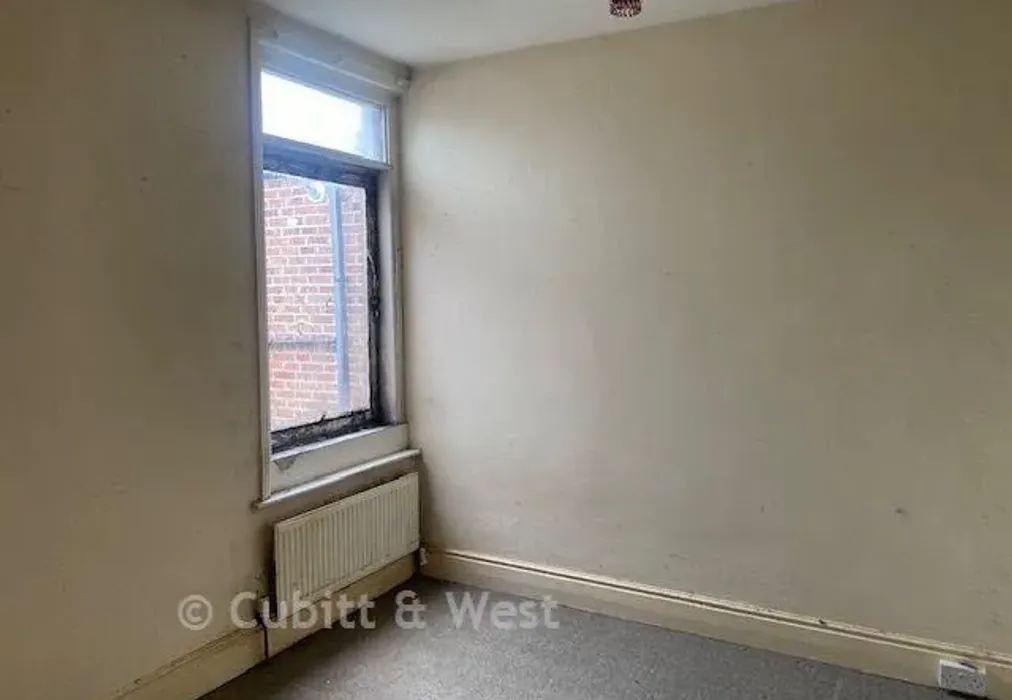 Bedroom 2 - Velder Avenue, Southsea, Hampshire - Wards of Kent