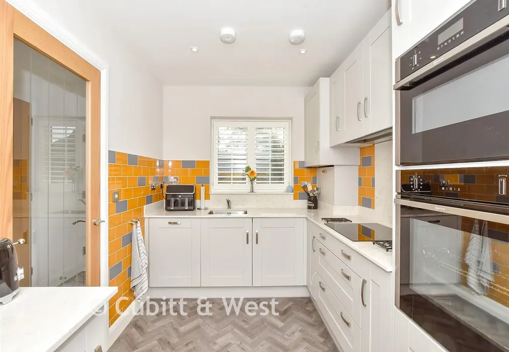 Kitchen - Hazel Close, Walberton, Arundel, West Sussex - Wards of Kent