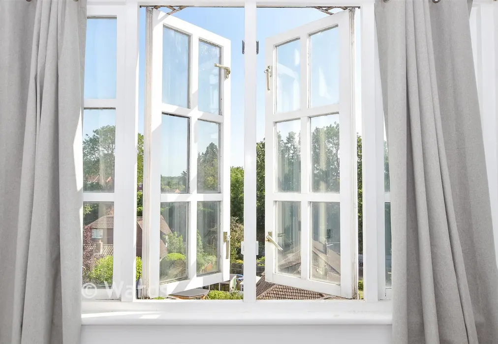 Internal Lifestyle Photograph - Swan Street, West Malling, Kent - Wards of Kent