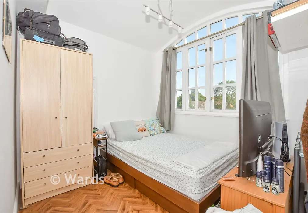 Bedroom - Swan Street, West Malling, Kent - Wards of Kent