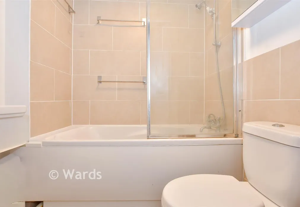 Bathroom - Swan Street, West Malling, Kent - Wards of Kent