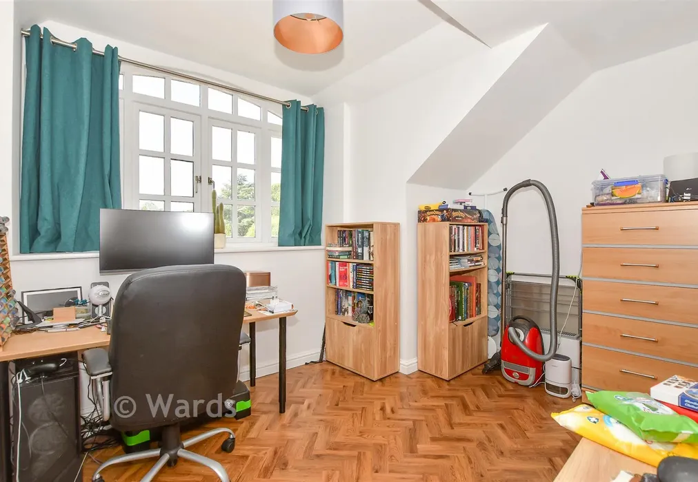 Lounge - Swan Street, West Malling, Kent - Wards of Kent