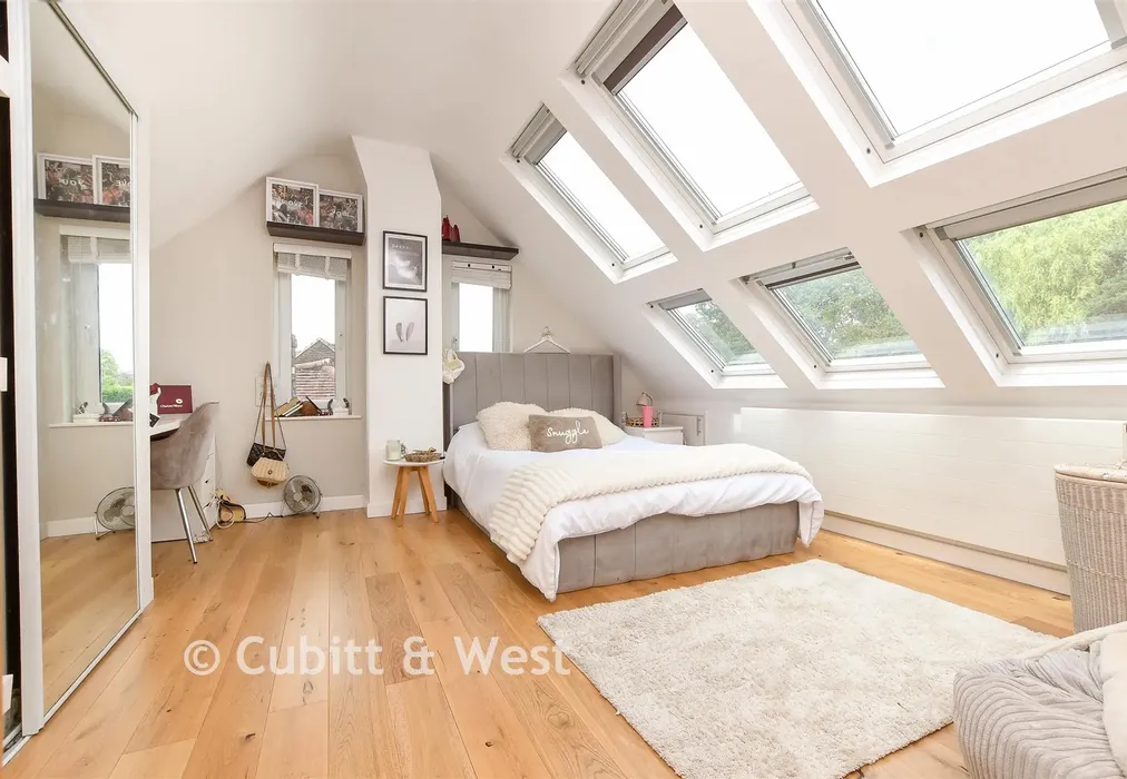 Bedroom 1 - Smallfield Road, Horley, Surrey - Wards of Kent