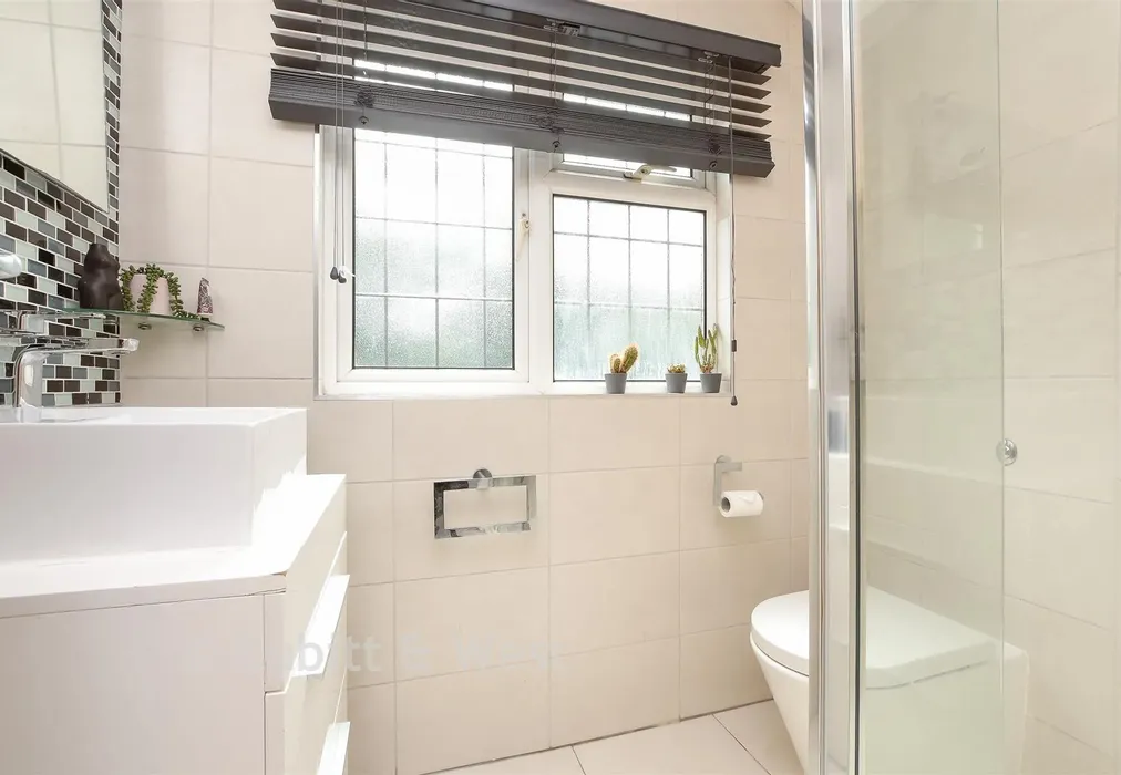 Shower room - Smallfield Road, Horley, Surrey - Wards of Kent